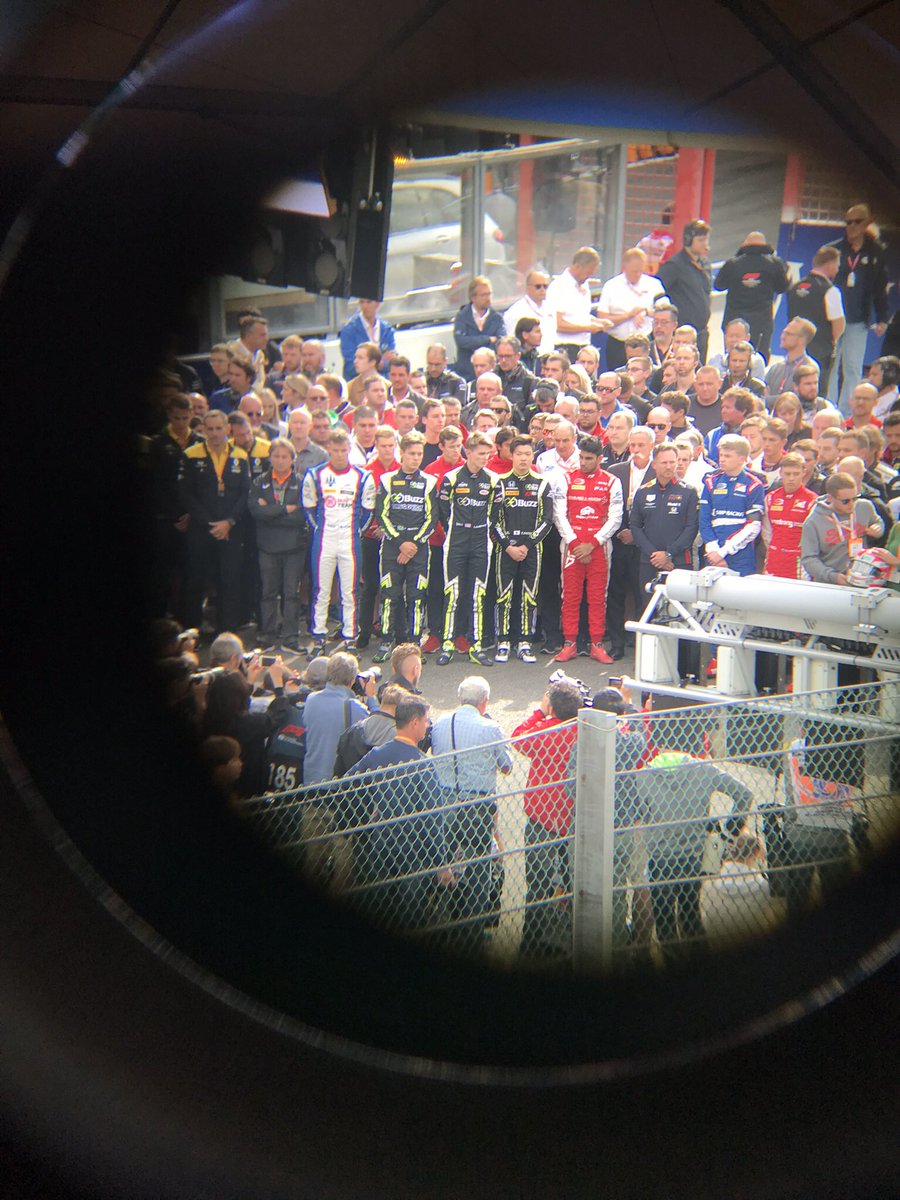 f1norman's tweet photo. Vorige jaar maakt ik deze waardeloze foto op Zondag. Nog geen 24 uur daarvoor verloor de racewereld Antoine Hubert. Die minuut stilte, waarbij de moeder van Antoine daar stond te midden  van het hele circus gaf centimeters hoog kippenvel @circuitspa @F1 #riptonio https://t.co/RS827fD8oB