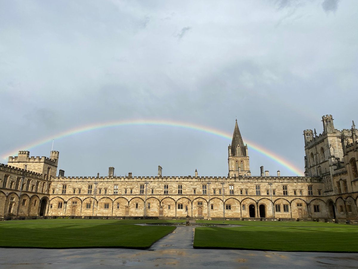 ChCh_Oxford's tweet photo. Like the rest of the country, Oxford has experienced some crazy weather this week, but that didn't stop @LucyATaylor from snapping this glorious photo of a rainbow above Tom Quad #ChristChurchTogether #TomTower9o5 #ChChimes https://t.co/oAHANQyBoe