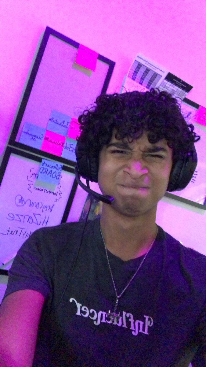 KeizerDemon's tweet image. twitch.tv/keizerdemon #IdentityV #streamer #twitch #streamerlife LIVE WITH GF