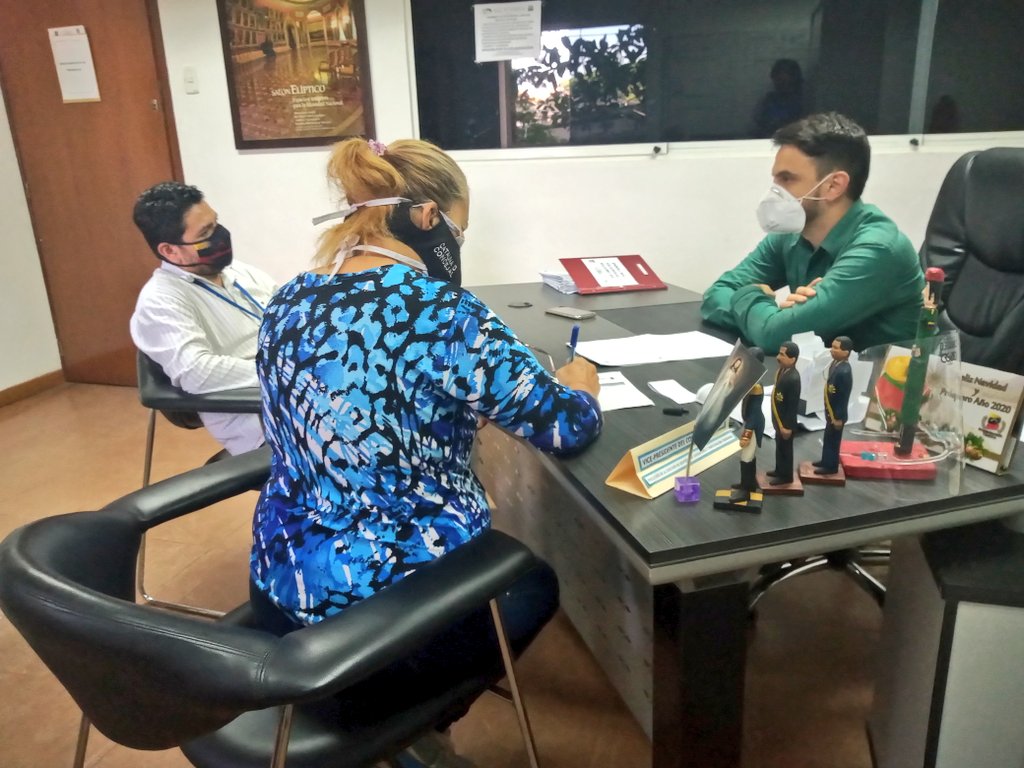 JFloresOlarte's tweet photo. Hoy junto a representantes del E.P @PSUVTachira de la Pq. San Sebastián, estrechamos lazos de hermandad y cooperación para avanzar en el trabajo territorial junto a las Brigadas de Prevención Popular. La lucha contra el COVID19 es tarea de todos. @FreddyBernal @Juntosxtachira1 https://t.co/6veHYQ60Lz