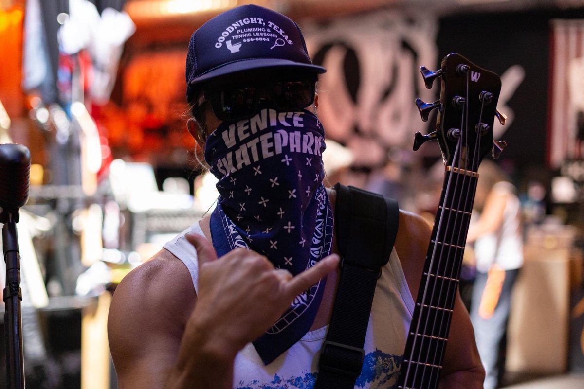 MetSince1981's tweet photo. @Metallica #Pandemica y sus ensayos en el HQ a principios de mes, para Encore Drive-In Nights que comienza este Sábado 29 de Agosto.
Entradas disponibles ahora en https://t.co/UhE61PXjFj.
#Metallica #HQ #EncoreDriveInNights #StayAtHome #QuédateEnCasa #METALLICAMetalUpYourAss https://t.co/bBCT97LgPs