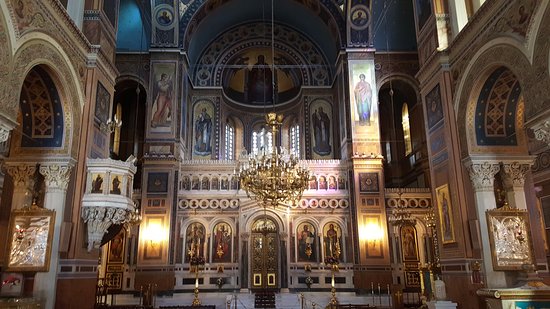 Bundan çok güzel cami olur. 

(Atina Metropolitan Katedrali)