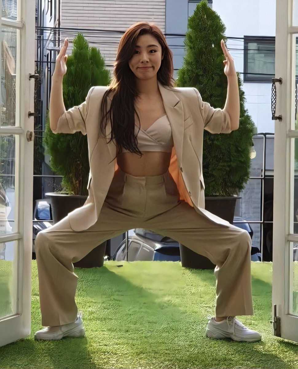 PurpleYeba's tweet photo. Namjoon like crabs
Wheein is a crab
In conclusion: Namjoon x Wheein collab
#armymoos
@BTS_twt @RBW_MAMAMOO https://t.co/Dp4h3iwd55