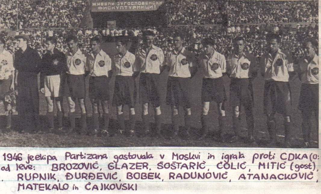 Ivan04058674's tweet photo. Slika 1. Ekipa JA ispred Staljinove kuće u Gruziji 1946. God. 
Rajko Mitić čuči drugi sa desna na levo. 
Slika 2. Na utakmici sa CDKA. 
#partizan #cdka #CSKAMoscu @FKPartizanBG @PartizanusV @familyPARTIZAN @grobarigr70 @grobarijug015 @cskamoskva_ru @PartizanNet @FKPartizanEN https://t.co/2NKlfiR1dr