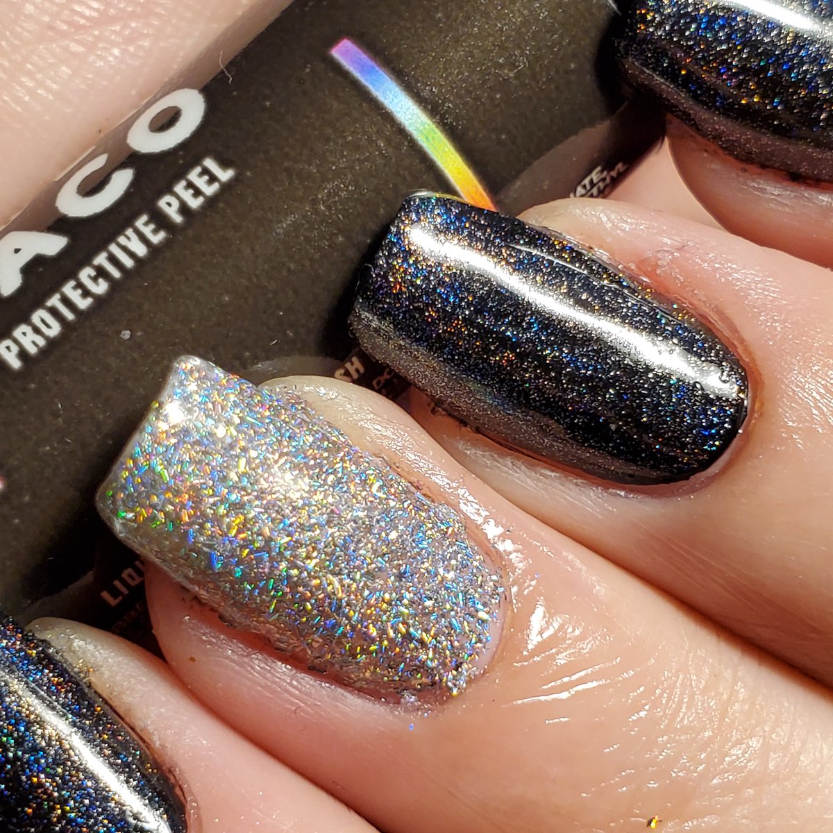 GLauren89's tweet photo. Full @holotaco @nailogical Mani:
On both I used #peelybase & #superglossytaco
Right hand: #bluefreezie topped w/ #scatteredholo and a #blueflakie #holotacoanniversaryblue accent nail
OtHeR hand: #onecoatblack topped w/ #linearholotaco & sponged on #flakieholotaco accent nail https://t.co/RLNLSGzp5Q