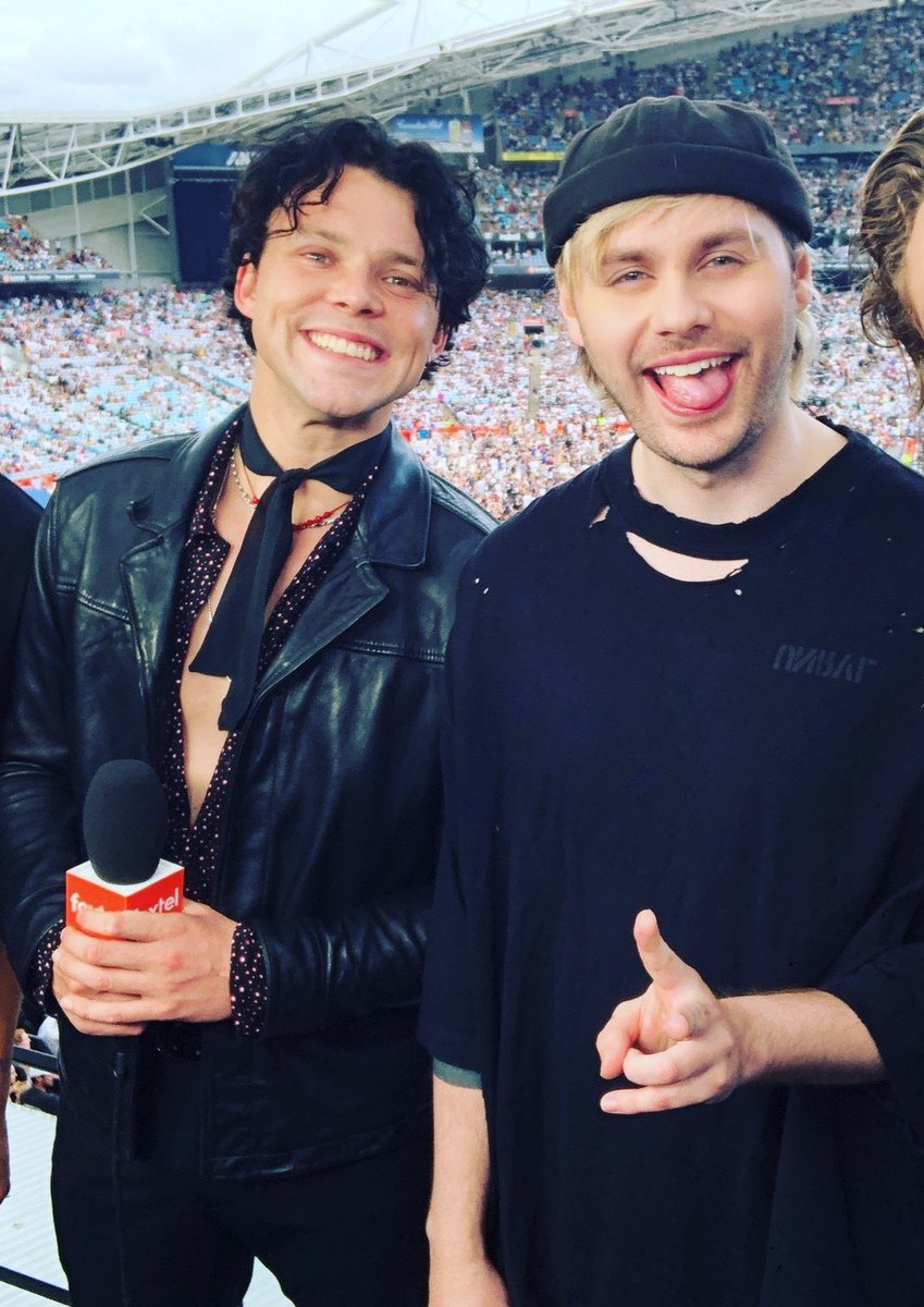 suussos's tweet image. this one atm #Blue5SOS #StreamLoverOfMine #5SOSPromoComp