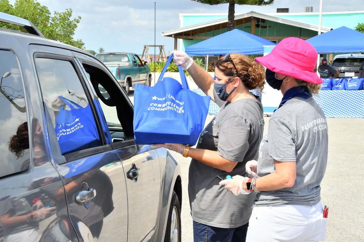 BlueStarFamily's tweet photo. Today, we, along with @CSX, are calling on all civilians who have a passion for empowering military families to become #BlueStarNeighbors. #Tampa residents who are interested can join at https://t.co/eioXEb0Nz3. https://t.co/4zqKSzhHvc