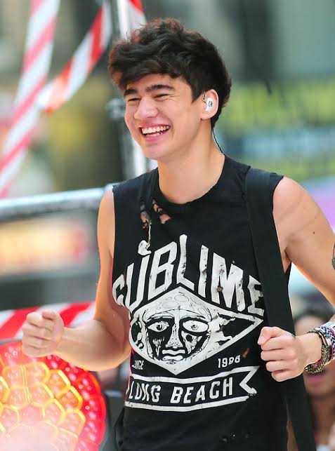 suussos's tweet image. I don't think I have cake together :( 
#Blue5SOS #StreamLoverOfMine #5SOSPromoComp