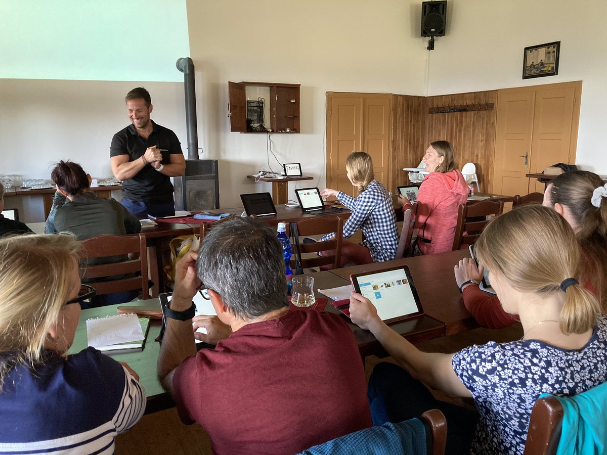 AdamovskaT's tweet photo. Děkujeme za super školení ve středu s @VojtechGybas a páteční s @Libor_Klubal #zslogopedicka #classroom #bitsboard #GreenScreen #socrative https://t.co/KvRxHujl4i