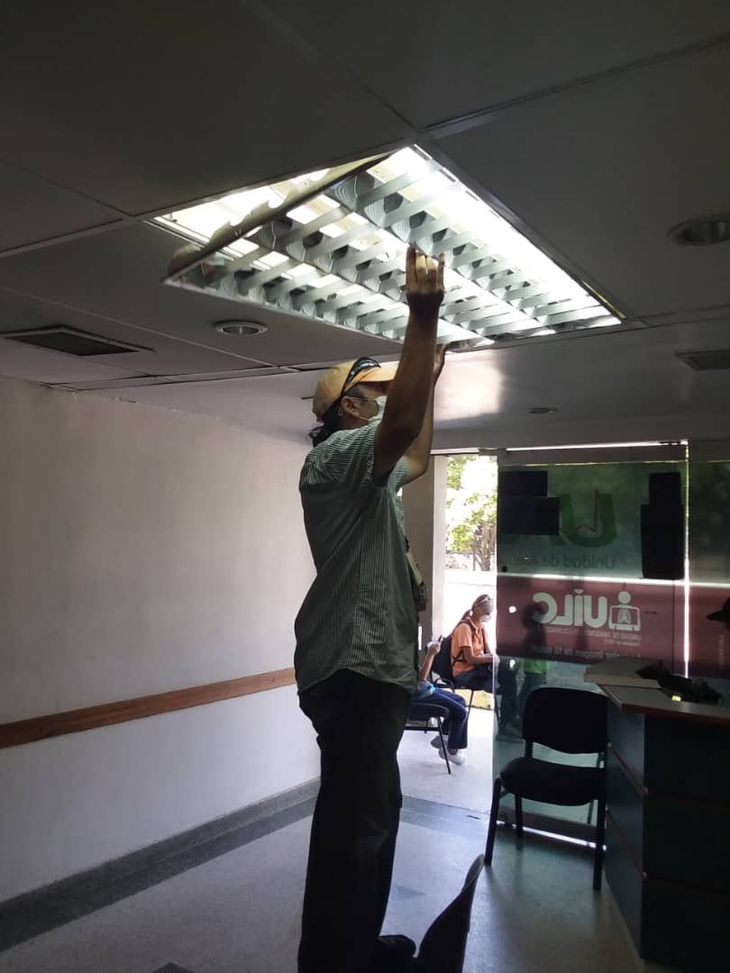 UamiUc's tweet photo. Gracias a la @alcaldiadevalencia por la  Donación de una Silla de Ruedas para nuestros usuarios y Bombillos led para nuestra emergencia. 
.
Gracias a nuestra Rectora @jessydivo por los trámites pertinentes. https://t.co/rkxTvDK8w0