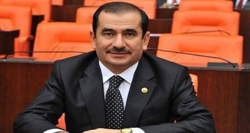 cumhuriyetgzt1's tweet photo. Kızılay’ın yoksullar için dağıtacağı etlerin otelinde görüntülenmesinin ardından AKP Bitlis Milletvekili Cemal Taşar, açıklama yaptı. Taşar, "Her lafa verecek cevabım var lakin, bir lafa bakarım laf mı diye, bir de söyleyene bakarım adam mı diye. Suskunluğum asaletimden" dedi. https://t.co/IakNKRj5v5