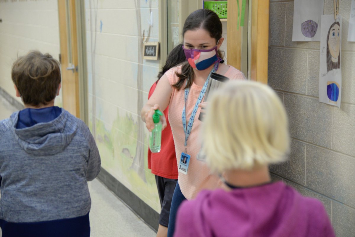 KCSSuper's tweet photo. The teachers and employees of @FarragutS and Farragut Middle School are doing great work! Ms. Paquette was making sure students sanitized their hands, and Ms. Ramos was leading an activity that helped students get to know each other! #KCSTogether https://t.co/RCBPstgL6X