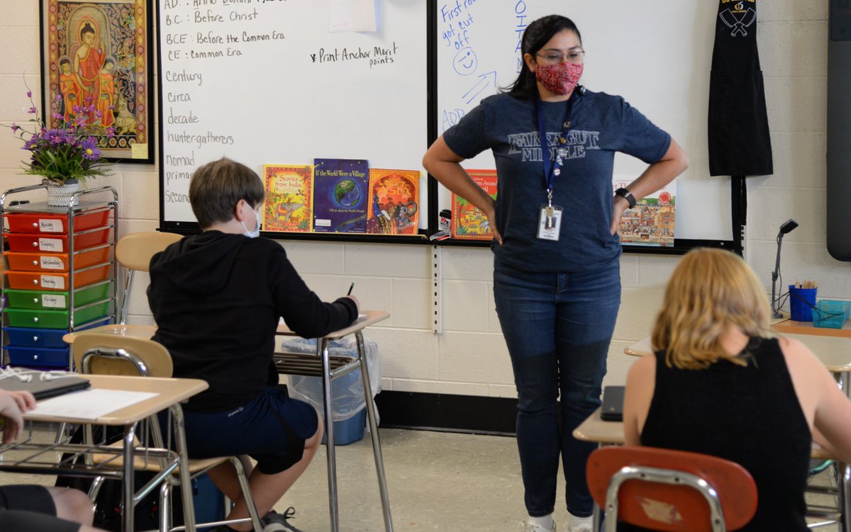 KCSSuper's tweet photo. The teachers and employees of @FarragutS and Farragut Middle School are doing great work! Ms. Paquette was making sure students sanitized their hands, and Ms. Ramos was leading an activity that helped students get to know each other! #KCSTogether https://t.co/RCBPstgL6X