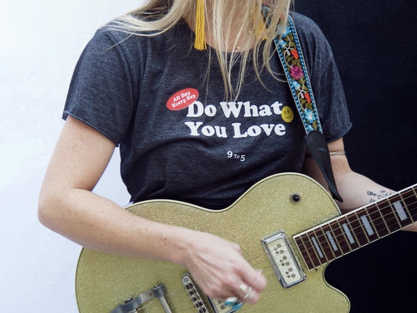 9to5Magazine's tweet photo. DWYL🤟 🎸 💥 @missmayagold 
https://t.co/2BHqloN7v5
#dowhatyoulove
#9to5mag
#9to5 https://t.co/ykkbVJlLO1