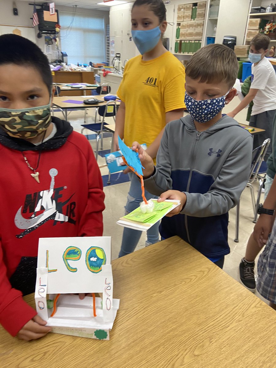 SD_Eagles's tweet photo. @MrsRLoves2Teach’s class had the BEST week in STEAM making personalized name tags with an element of movement! Thanks for leading the way Ms. Harris! #decaturproud #tomorrowready https://t.co/zUIi0KR0h0