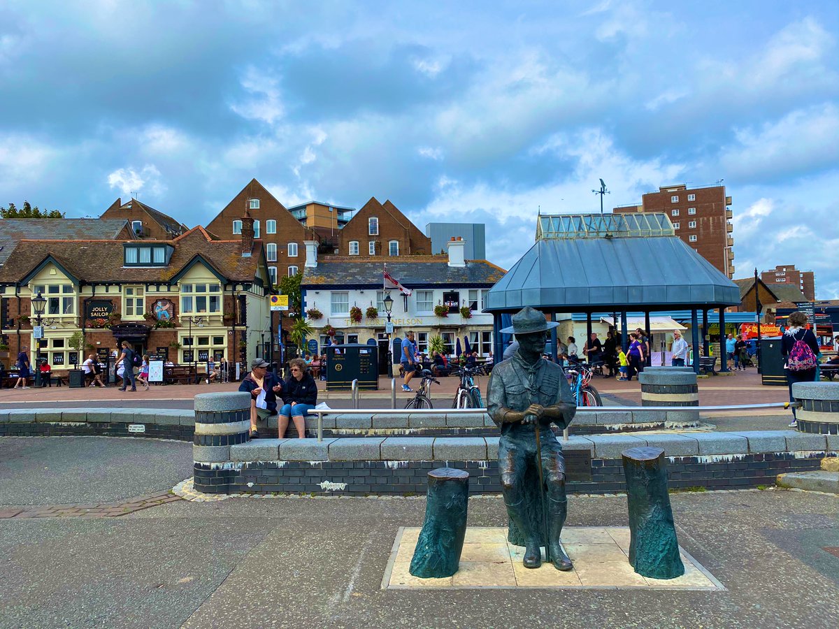 I was craving to see Robert Baden-Powell statue in Poole, Dorset.  #staycation  #uktour  #britishtour  #ukstaycation  #summer  #britishsummer  #uksummer  #dorset   #beach  #britishseaside  #englishbeach  #englishseaside  #england