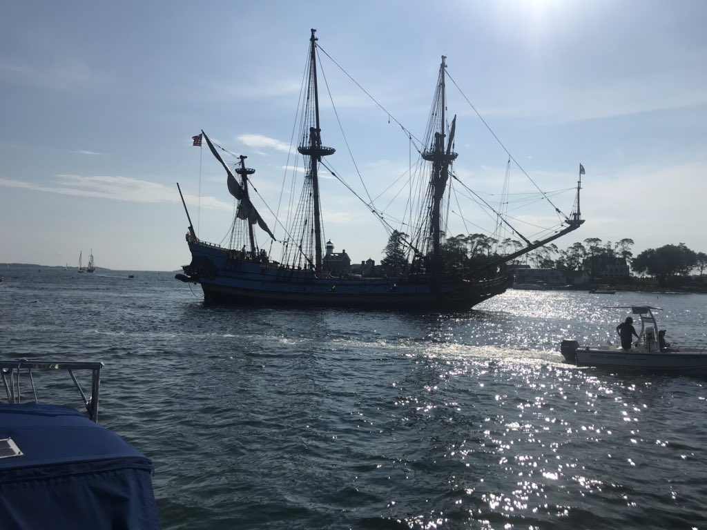 wecelebr8's tweet photo. Kalmar Nyckel just passed by our mooring. https://t.co/FmoDcyBj6l