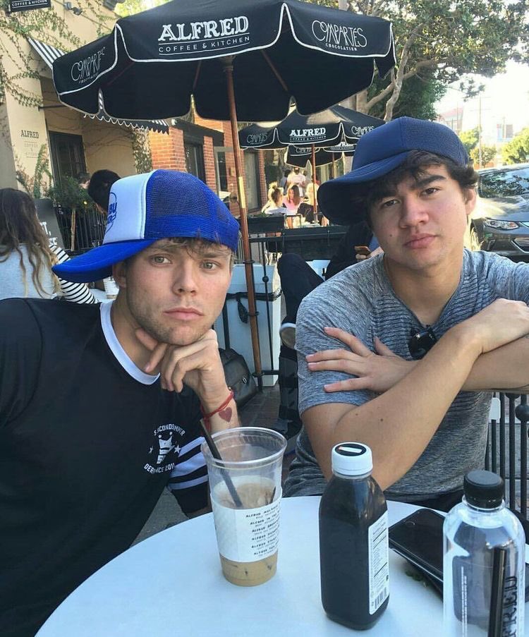 ionlylightup's tweet image. CASHTON #StreamLoverOfMine #Blue5SOS #CALMPromoComp