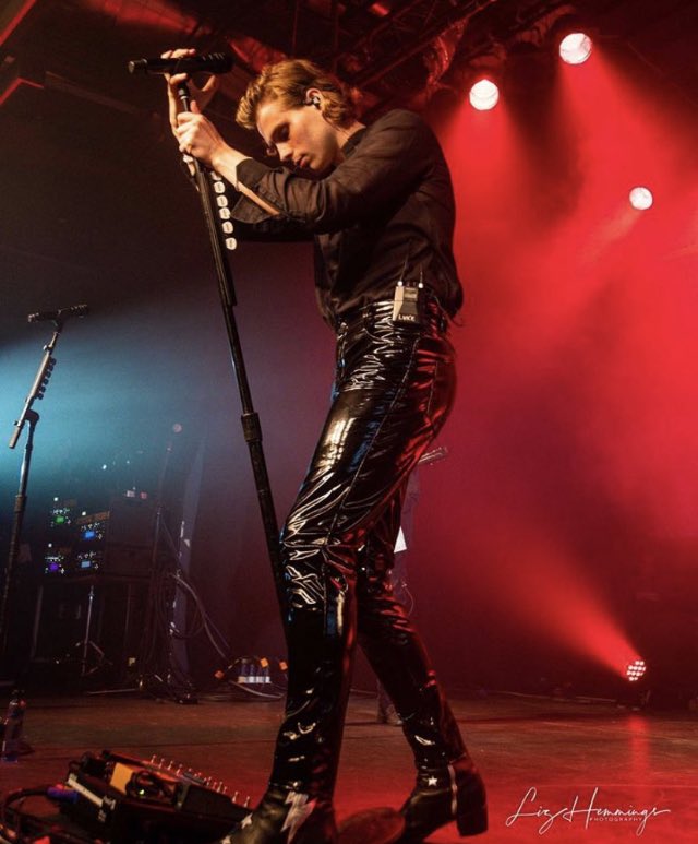 jufr_calm's tweet image. My favorite color? Red of course!! #STREAMBESTYEARS #OLDMEMV #Red5SOS #THANKSFORBESTYEARS