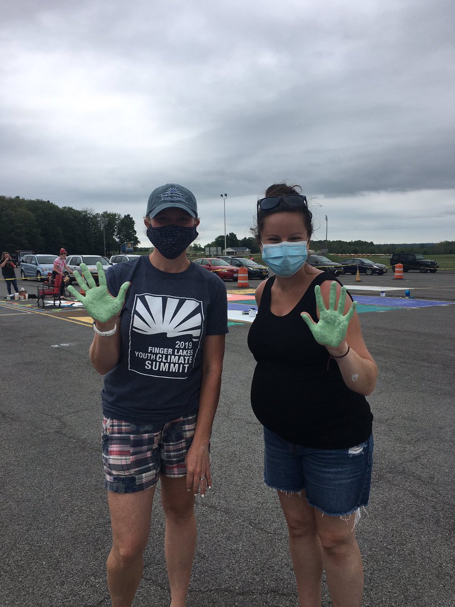 ARobScience's tweet image. It was so great to see members of the Class of 2021 today for painted parking spaces and my Co advisor and pal @AndreaBushMW today. #Classof2021 #PR1DEinthePaw