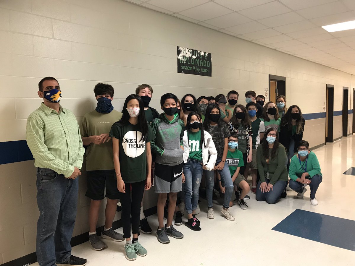leighprogers's tweet photo. Celebrating House Spirit Day @ETBoothMS for all of my other 8th grade houses! #housekestrel #housemerlin #houseperegrine #houseaplomado Awesome job 8th grade teachers and students!! @mrsjenkins01 @MsNBrowne https://t.co/QYi0bac0jr