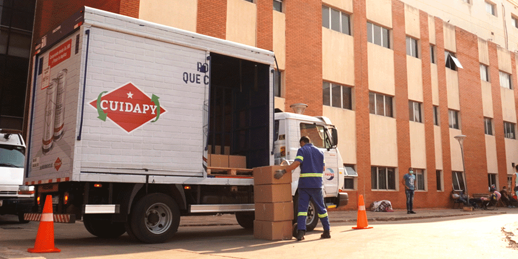 PilsenPy's tweet photo. Gracias a tu ayuda realizamos la 1ra donación al Hospital de Clínicas por valor de Gs. 230.141.140 equivalente a 230.141 latas vendidas

4800 Mascarillas N95
5243 Mascarillas quirúrgicas
1400 Protectores oculares
5000 Batas quirúrgicas

Sigamos ayudando.Seguí cuidándote. #CuidaPy https://t.co/48V91gcoxw