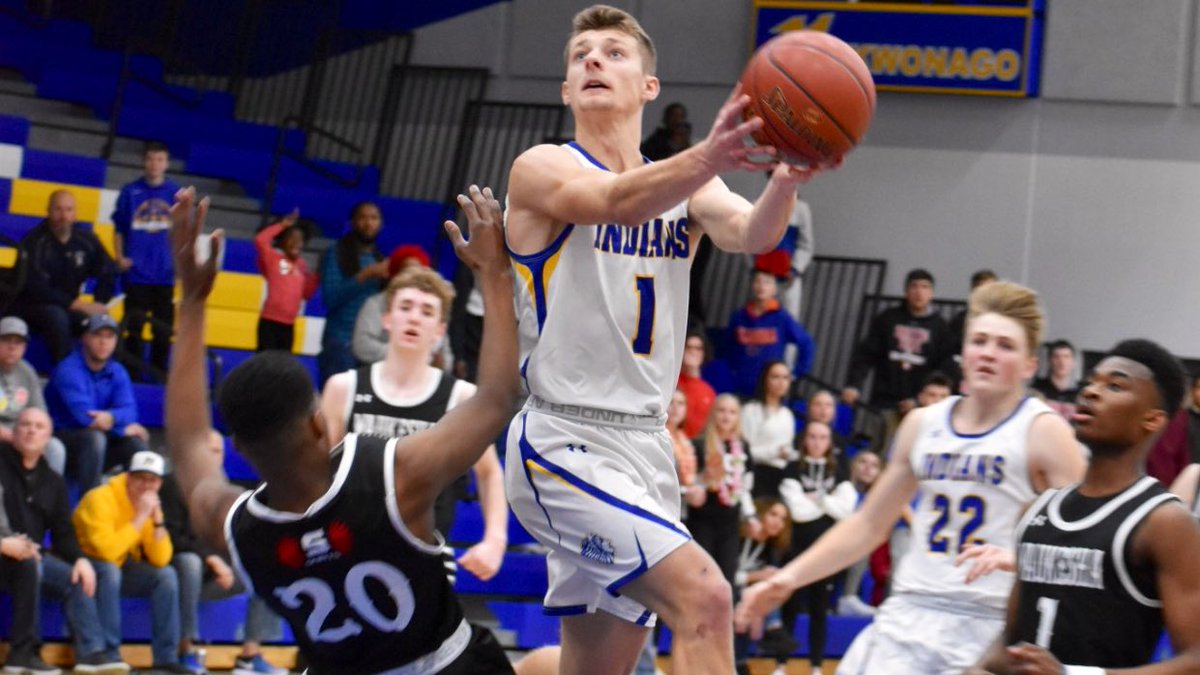 He was the 1️⃣st commit of our 2020 class &amp; the 6️⃣th to hit campus!

With the help of his Mom &amp; Dad, this <a href="/MukBasketball/">MukwonagoBasketball</a> product is moved into his new 🏠. Welcome 🙏 to <a href="/RyanGenrich/">Ryan Genrich</a> 

1️⃣st Team 🏀 All Conf ✅
1️⃣st Team 🏈 All Conf ☑️
HS Most Outstanding Athlete ✅

🟣 #Pointers 🟡