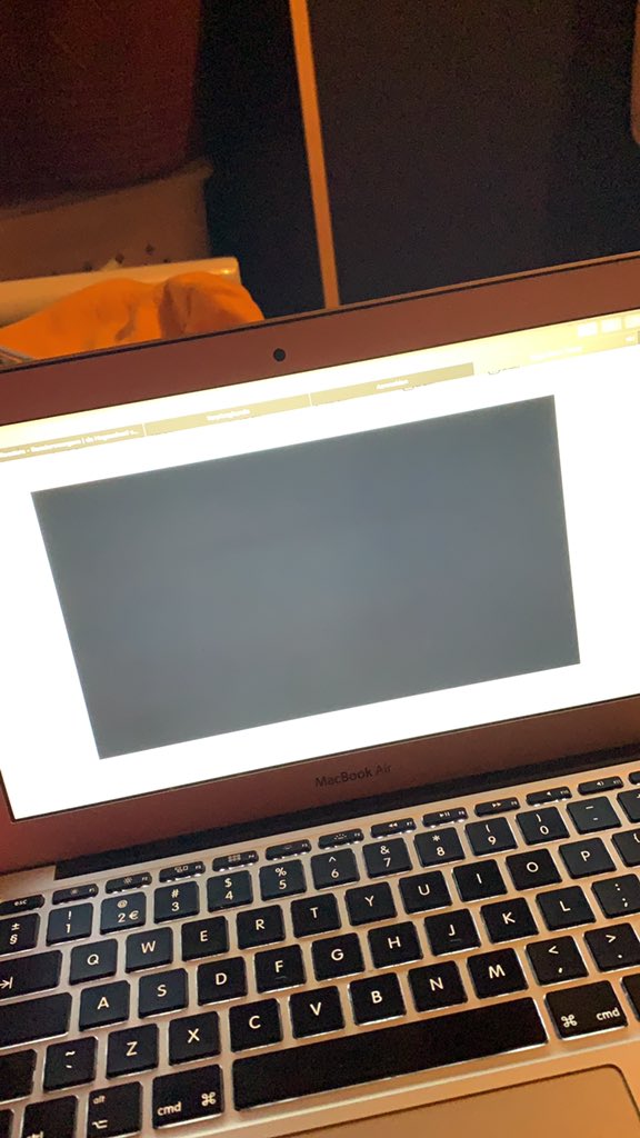 IlseGoede's tweet photo. Whoop whoop. T is weer zo ver!! @ZiggoSport geen beeld maar wel geluid 😪😪. Dacht dat dit alleen op mijn telefoon gebeurde... niet dus... https://t.co/3aNAcoZgKH