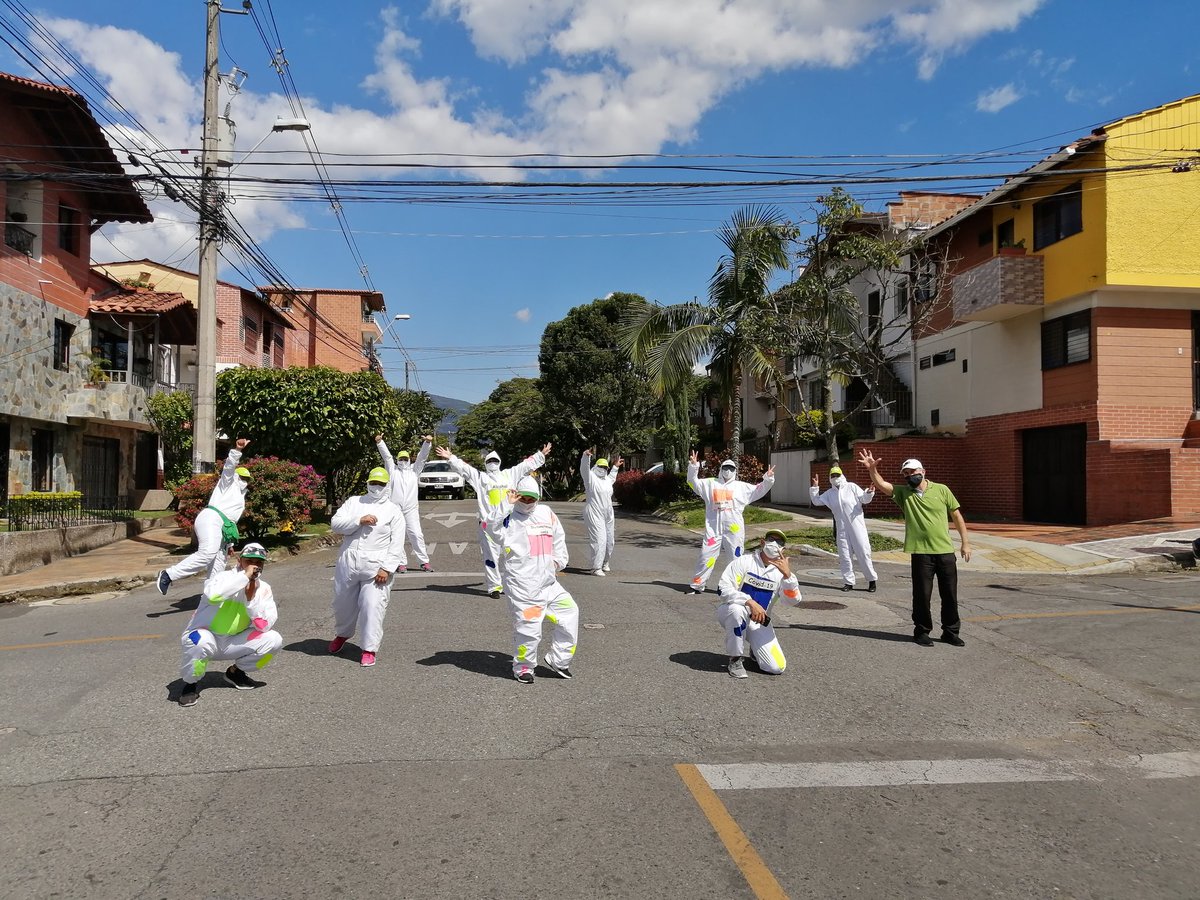 camilaramirezci's tweet photo. El Recreo Bingo sigue llegando a las comunas de Medellín, #ElINDERSeSiente en la comuna 12.
🎉🚀🌈💚💚💚. #RecreandosRecorreMedellín
#QuedateEnCasa
@INDERMEDELLIN @DianaToroZ @JaimeVillayepe3 @franciamolina_ @ConyGomez07 @erickcogo https://t.co/LSBZsT5CZp