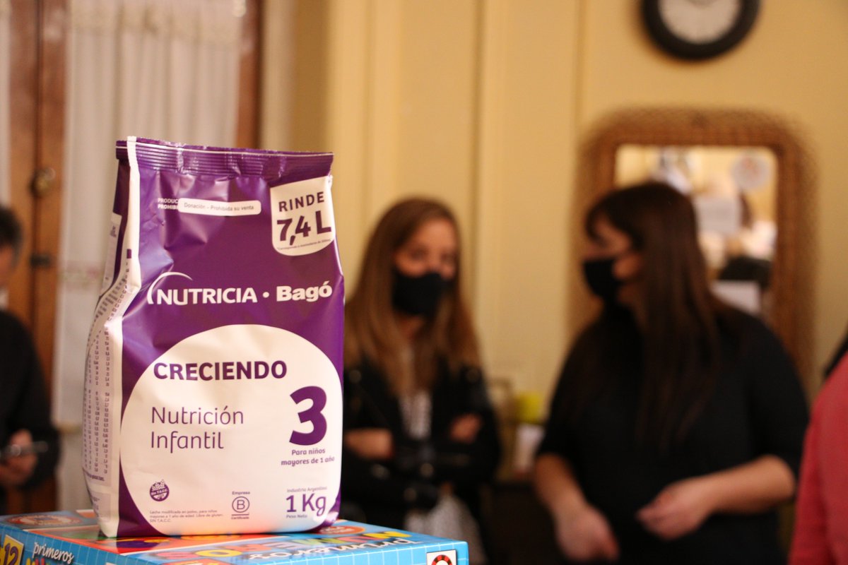 vtolosapaz's tweet photo. Hoy participamos de donaciones junto a @larroqueandres, @andreaballeto del @MinDesarrolloBA y @lriesgo de @SubPSC_PBA en los Hogares Joaquín V. González y Bernardino Rivadavia. Se entregaron juguetes, kits de cultura sanitaria y leche maternizada por parte de @Fundanone https://t.co/3j4vczV9dA