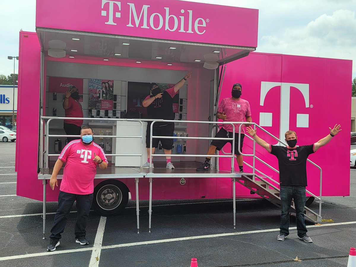 T-Mobile truck celebrating the Grand opening of the New Camden SC store. #WeWontStop #5g #ThePack #Camden #uncarrier  @JosephSmithers1  @MrDennisJones @tglover187