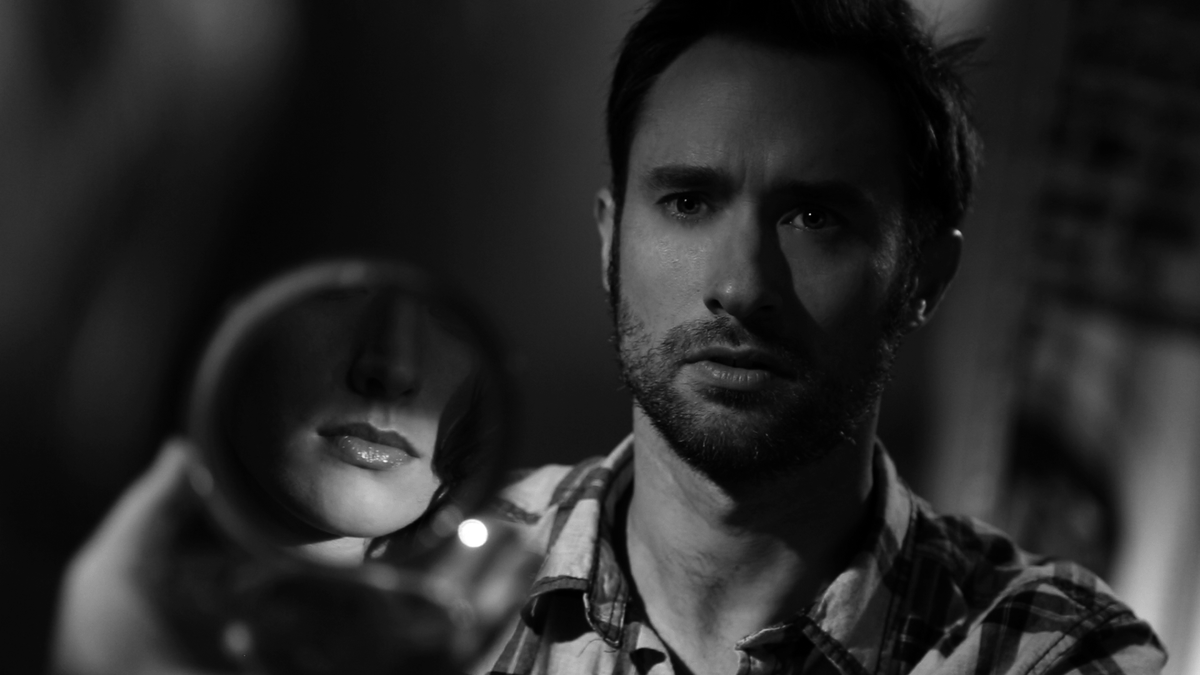 Man sets sights on his object of desire, elusive and perhaps even unattainable-One Film Fan Watch it here: bit.ly/2m49UDN
#playvioletmovie #WhosPlayingWho