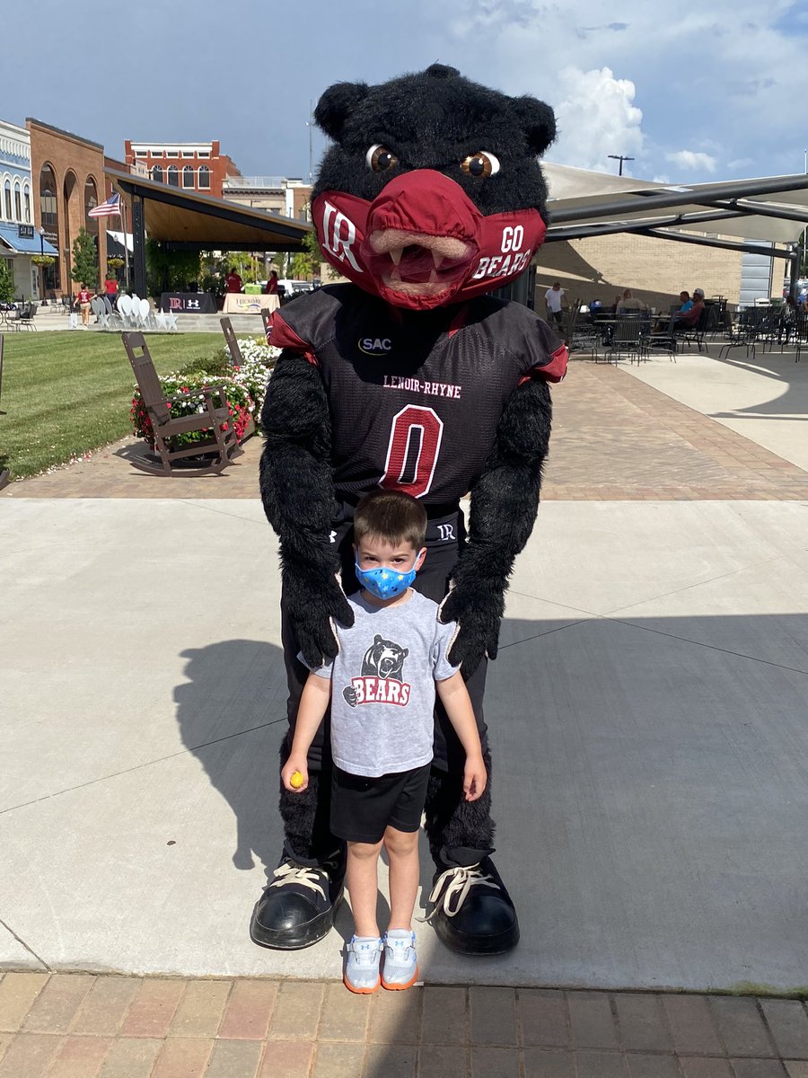 JZtheSID's tweet image. Different year, same tradition! #828Day