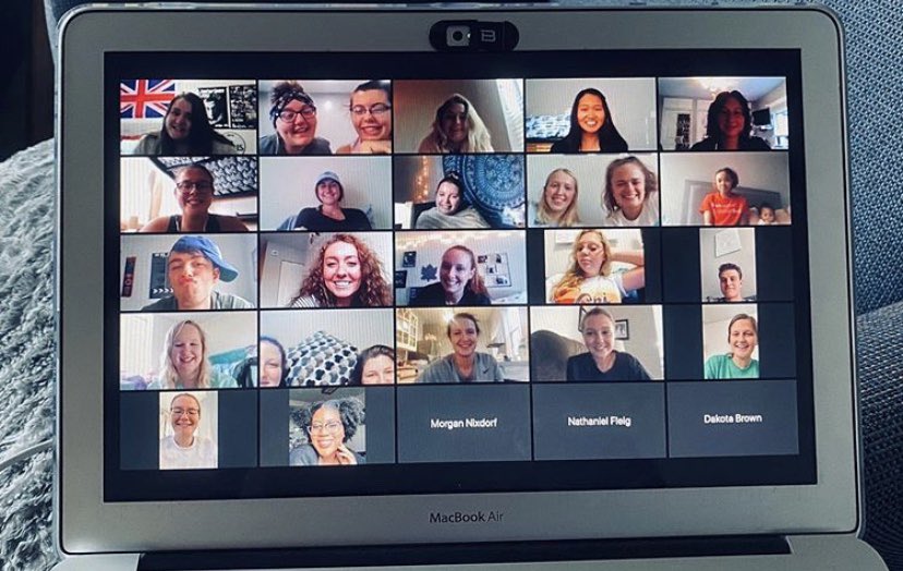 Keeping brothers connected this fall is so important to maintain chapter morale &amp; brotherhood. Check out our Beta Lambda chapter hosting their first virtual chapter meeting of the semester! Great work brothers 🙌💙💛 #aporegionh #fellowshipfriday