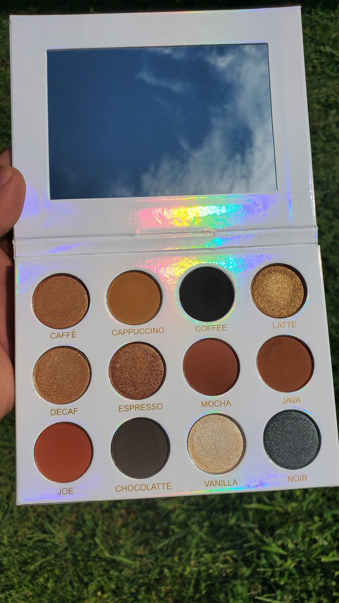 Itz_Taz_765's tweet photo. @shopjKo #coffeeshop #swatches #sunlight #Indiana #hoosier #beautyboy #maninmakeup #makeupartist #indiebrand #blackownedskincare #BlackOwned https://t.co/chb556BIfl