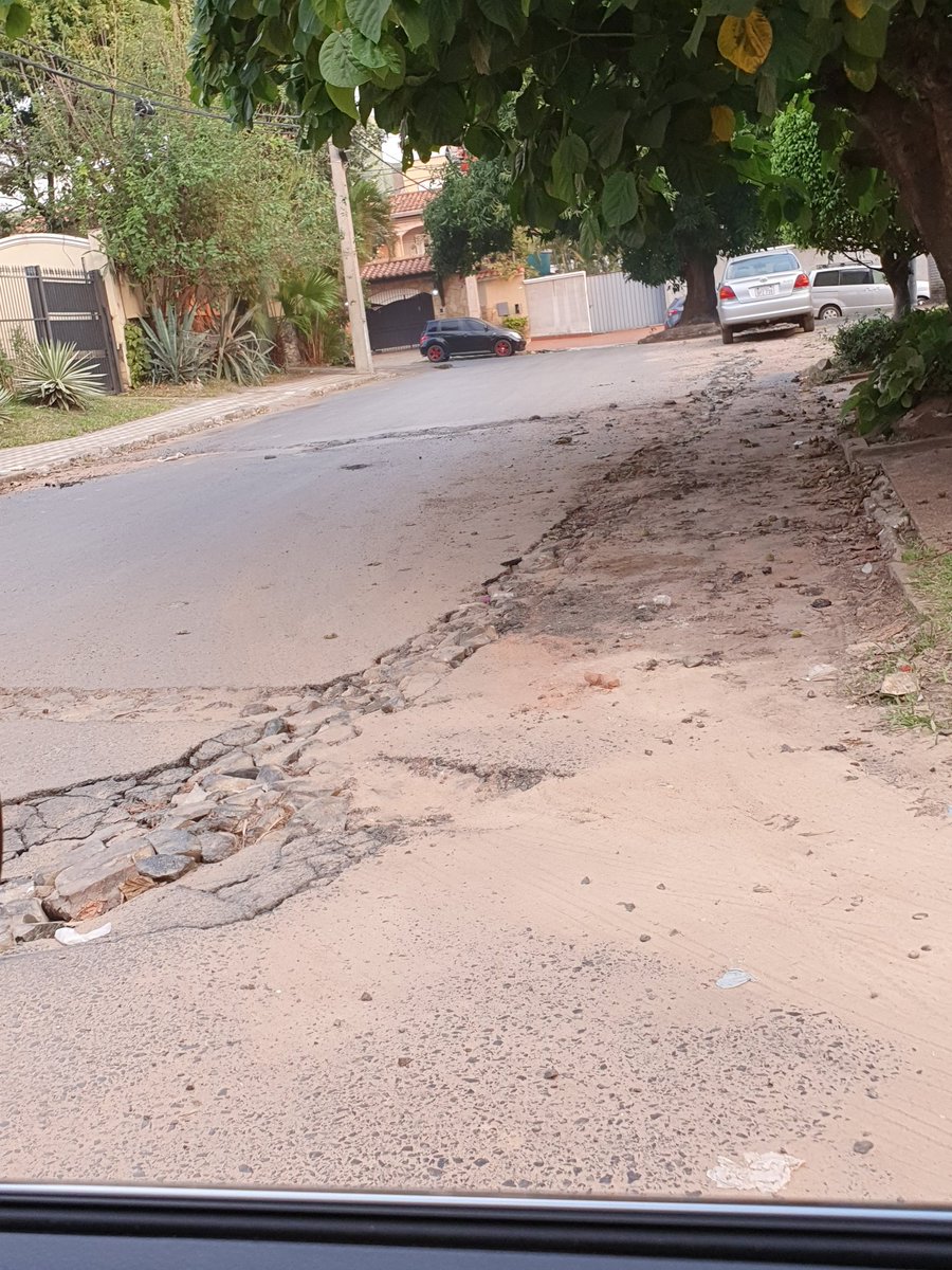 adolfobrudner's tweet photo. @oscarodriguezpy Por favor sera que pueden asfaltar Walt Disney y Dr. Ricardo Odriozola, asi quedo despues de los cambios de cañerias que hizo la @EssapSA https://t.co/7Tl2jqxG9k