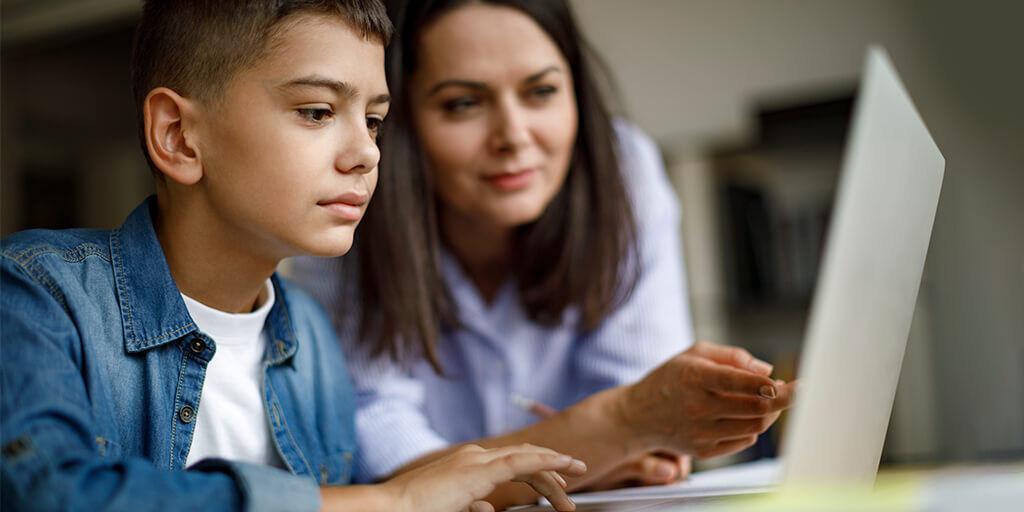 OhioHealth's tweet photo. You can't fully replicate a school environment at home, but you can meet your kids’ needs if you take the right approach. Cheri Burnett, a teacher for @ColsCitySchools, shared these tips to help turn your home into a successful place of online schooling. https://t.co/DX49TXR0BZ https://t.co/xtYCUip8Cm