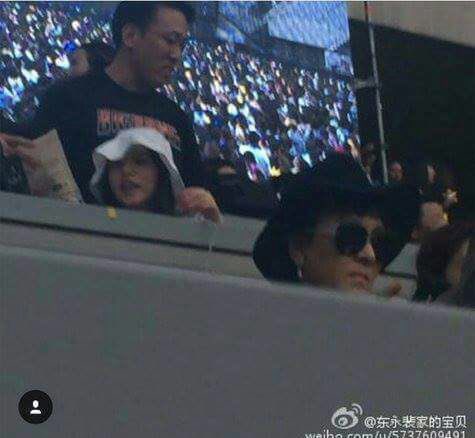 It should come as no surprise that she’s supportive of Youngbae  Attending concerts: solo or BIGBANG:She sat in a regular seat rather than the VIP section, and she also seemed to talk with the audience during the concert (She attended a lot btw )