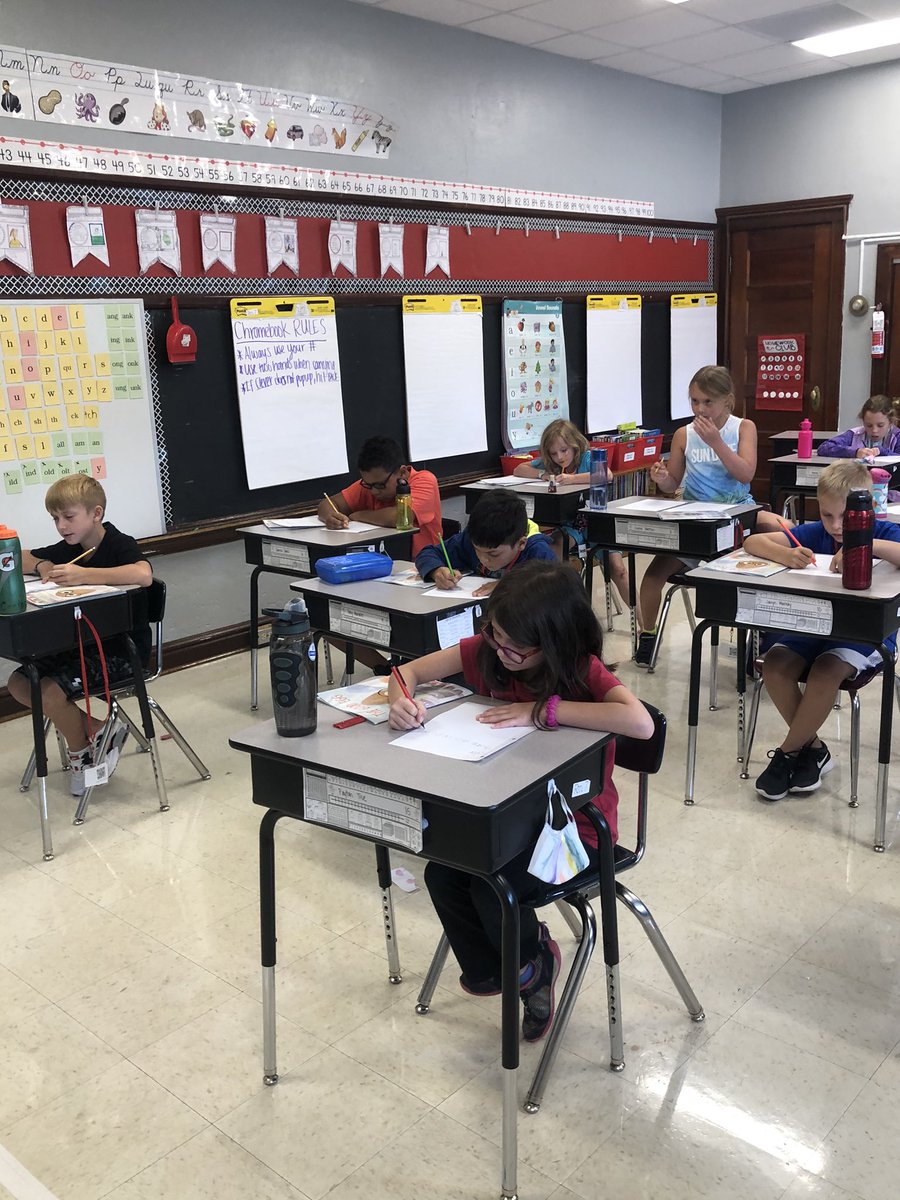 MrsHaleySchafer's tweet photo. A big THANK YOU to all who donated to our class #Scholastic order. These people made it possible for students to get a book each month for their personal library at home. Today we wrote thank you cards to those who donated. 🍎 🐾 #MexMO. https://t.co/0faibatxnR