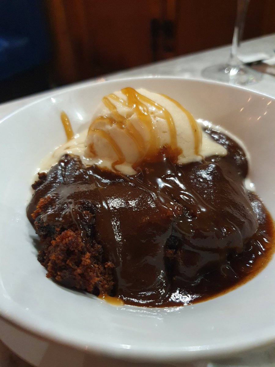 And we're back! 3. The Water Rats, King's Cross: *6/10*Decent STP overall but let down on a few points. Big portion size but incredibly stodgy. Lots of sauce although a tad too sweet for me. Caramel sauce on the ice cream was unnecessary. Burnt on the bottom which was a shame