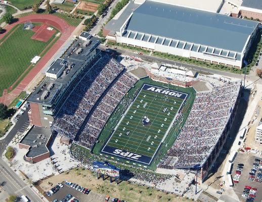 After a great phone conversation with <a href="/CoachCochran58/">Brian Cochran</a> I am blessed to receive a offer from The University of Akron! @AkronCoachZ <a href="/coachkage/">Tony Caljean</a> <a href="/8Egan/">Coach Egan</a> <a href="/ZipsFB/">Akron Football</a> 
#LLT❤️🕊 
<a href="/CoachButler_WN/">Coach Brian Butler WNHS</a> <a href="/CoachRickey_WN/">Rickey Armstrong</a> 
<a href="/wnhsboyshoops/">West Nassau Boys Hoops</a>