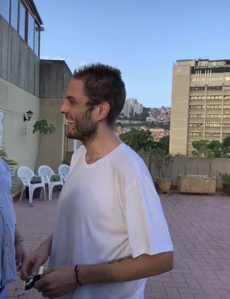 Marianitareyes's tweet image. La felicidad de estar en casa @JuanRequesens