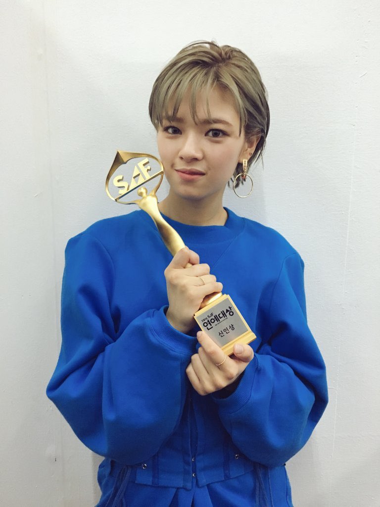Jeongyeon won ‘Rookie of the Year’ at the 2016 SBS Entertainment Awards.She was awarded for her roles in Law of the Jungle and MCing for SBS InkigayoTo this date, Jeongyeon and Suzy (now ex-jyp) are the only JYPE artists to win a ROTY individually.
