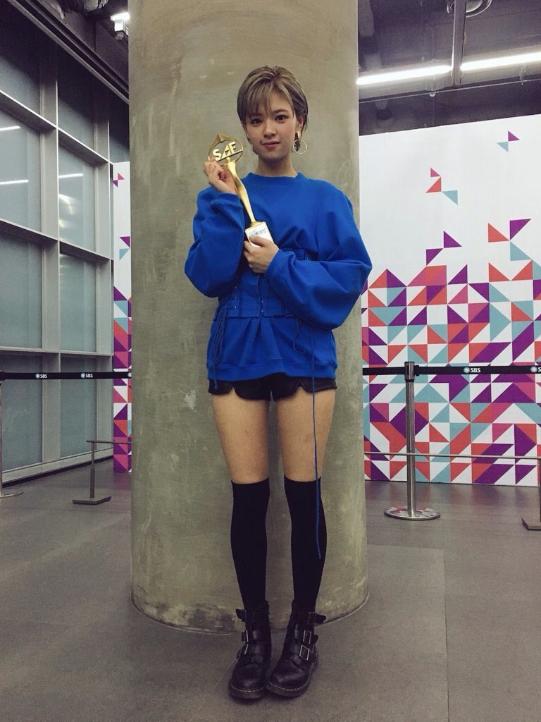 Jeongyeon won ‘Rookie of the Year’ at the 2016 SBS Entertainment Awards.She was awarded for her roles in Law of the Jungle and MCing for SBS InkigayoTo this date, Jeongyeon and Suzy (now ex-jyp) are the only JYPE artists to win a ROTY individually.