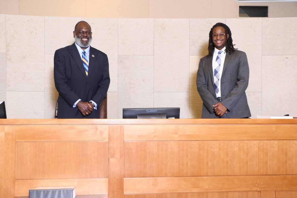 Today, I finished my clerkship with U.S. District Judge Carlton W. Reeves. As far as I know, I was the only Black term clerk among the trial and appellate clerks at my court... I hope other underrepresented folks apply for these positions. Why? 1/6