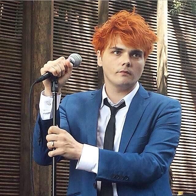 thread where i& #39;m adding a pic of gerard everytime i& #39;m listening to "dont try" (which is a lot)