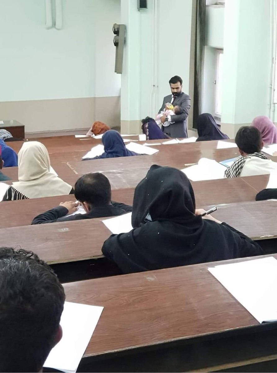 This is the best picture of 2020 from Afghanistan!
Ustad Mahmood Marhoon, lecturer of Pashto Department in Kabul University is taking care of a baby while the mother is busy in her exam.
A great gesture of Humanity & Kindness 😍
We need more like him
Via @Khalid Ameri https://t.co/TbdkqFkN7k