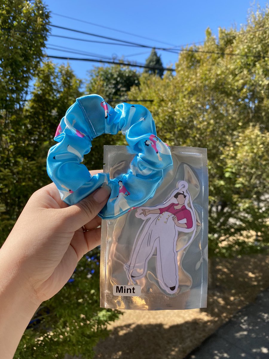 hellostitched's tweet photo. Fine Line collab giveaway with @culture_prints 💙🎶

Winner will receive a Fine Line satin scrunchie and this air freshener by Culture Prints Studio!

To enter:
🍉 Follow both of us
🍉 Like &amp; RT this post 
🍉 Tag a friend!

Ends 9/1 💙 US only! https://t.co/CjDMLw6Lxi