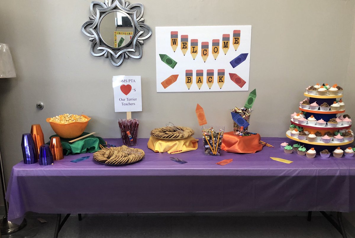 AricoJones's tweet photo. Thank you PTA for our sweets! Looking forward to a great year!#terrierpride #dmsterriers @jrdevito19 @R_Mahaney @BrianGoddard17 @KARainge https://t.co/fqV7lpsJdf