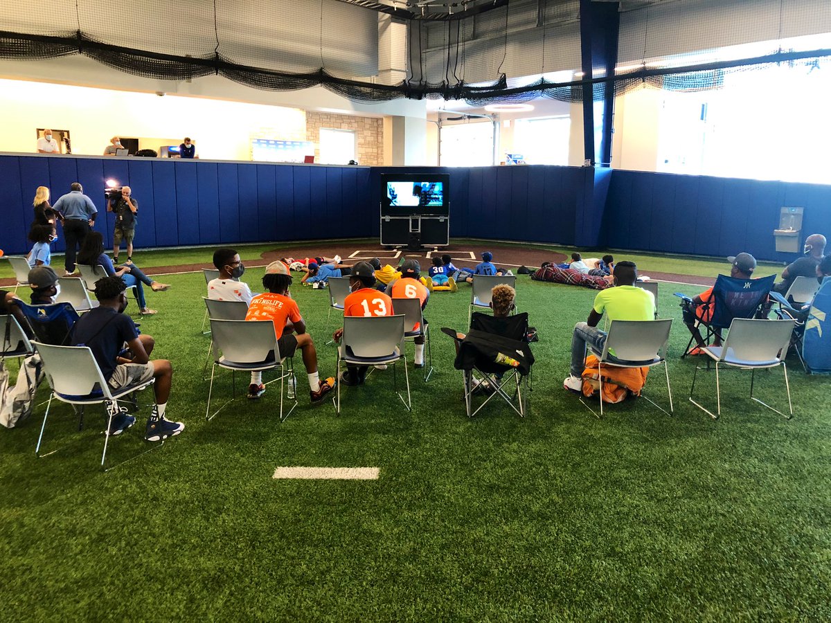 The #KCUYA partnered with @royalscharities and <a href="/BlueKC/">Blue KC</a> to invite 42 young athletes to watch a special screening of the movie “42”, as part of a special celebration in honor of Jackie Robinson Day. 

Thank you to <a href="/nlbmprez/">Bob Kendrick</a> for stopping by to share a few words tonight! #Jackie42